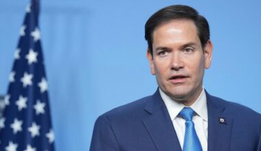 US-Außenminister Marco Rubio gibt am Rande eines NATO-Außenministertreffens in Brüssel ein Statement ab.