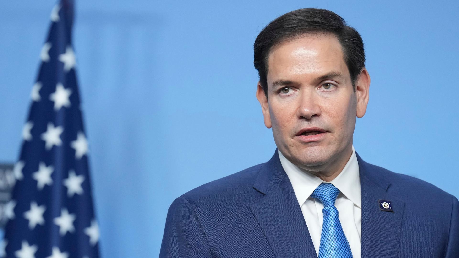 US-Außenminister Marco Rubio gibt am Rande eines NATO-Außenministertreffens in Brüssel ein Statement ab. US-Außenminister Marco Rubio gibt am Rande eines NATO-Außenministertreffens in Brüssel ein Statement ab.