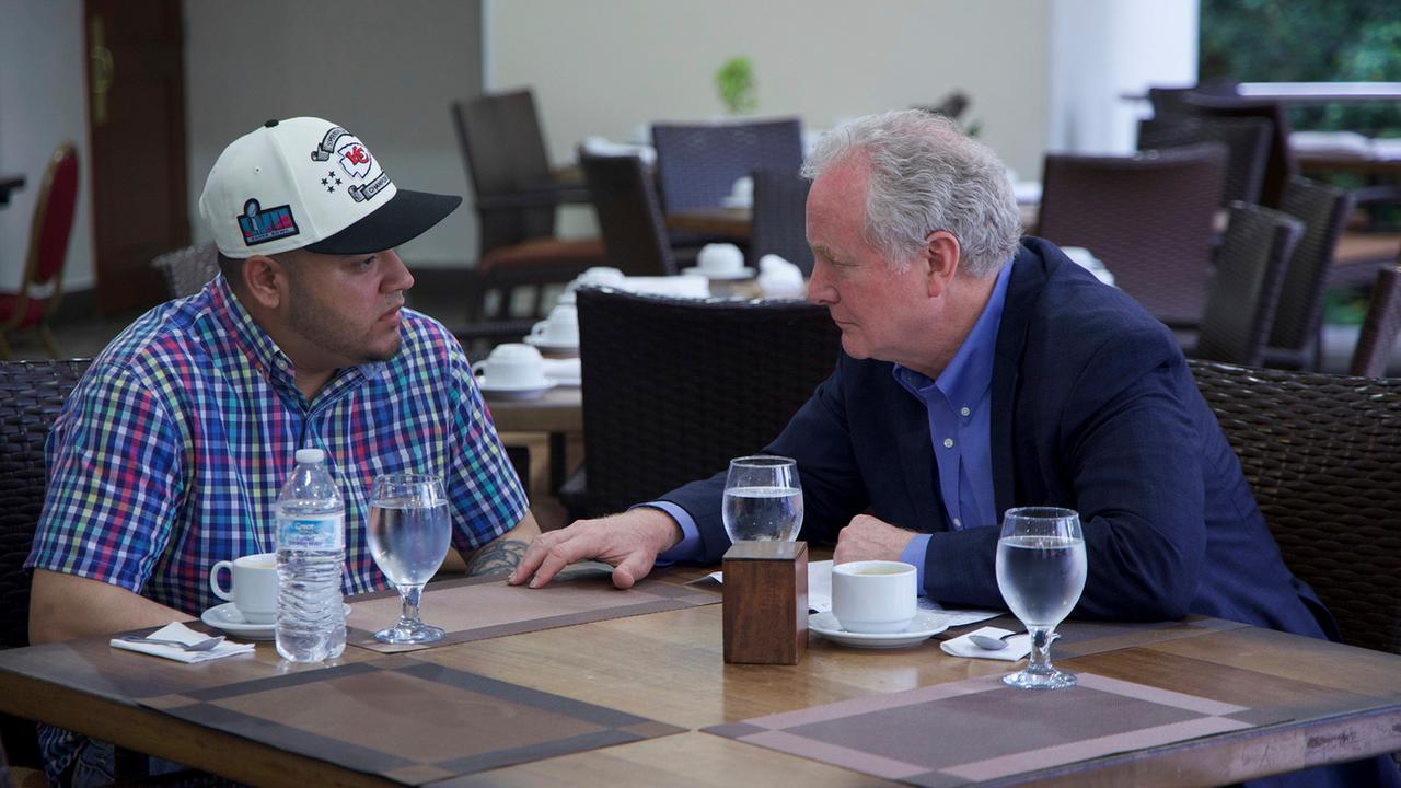 El Salvador: US-Senator trifft abgeschobenen Ábrego García