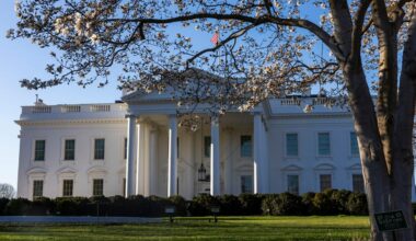 Neue US-Zölle: ++ Weißes Haus dementiert 90-Tage-Pause ++