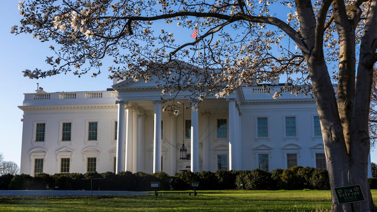 Neue US-Zölle: ++ Weißes Haus dementiert 90-Tage-Pause ++