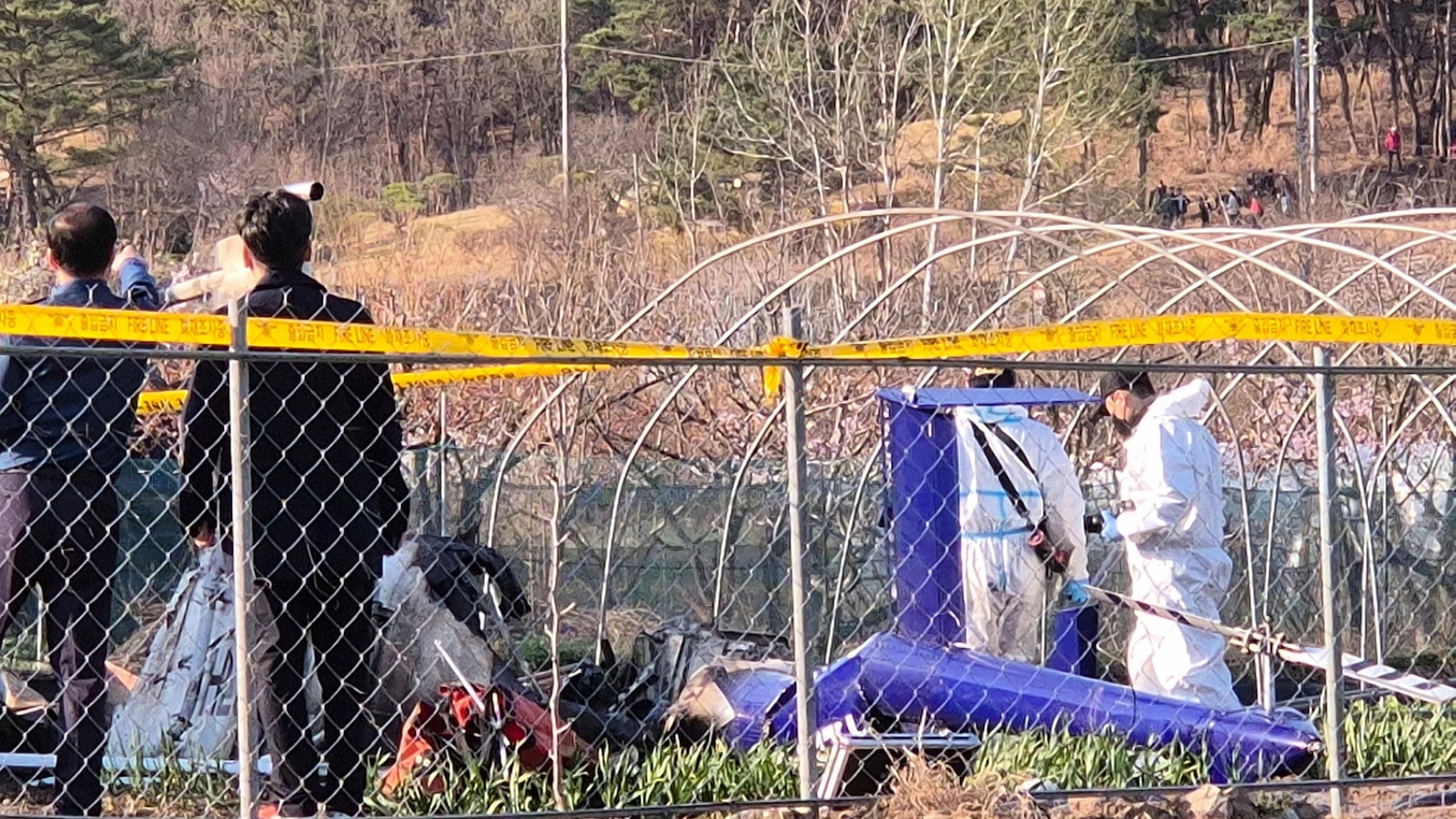 Pilot dies after his helicopter crashes while extinguishing fire in South Korea