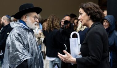 Burgemeester Halsema biedt excuses aan voor rol Amsterdam bij Jodenvervolging