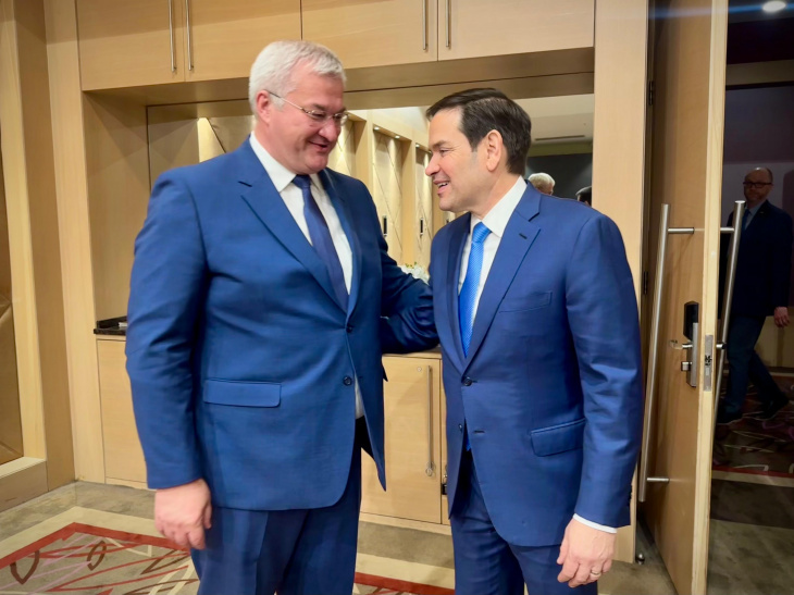 Andrii Sybiha with his US counterpart, Marco Rubio, in Antalya on Thursday