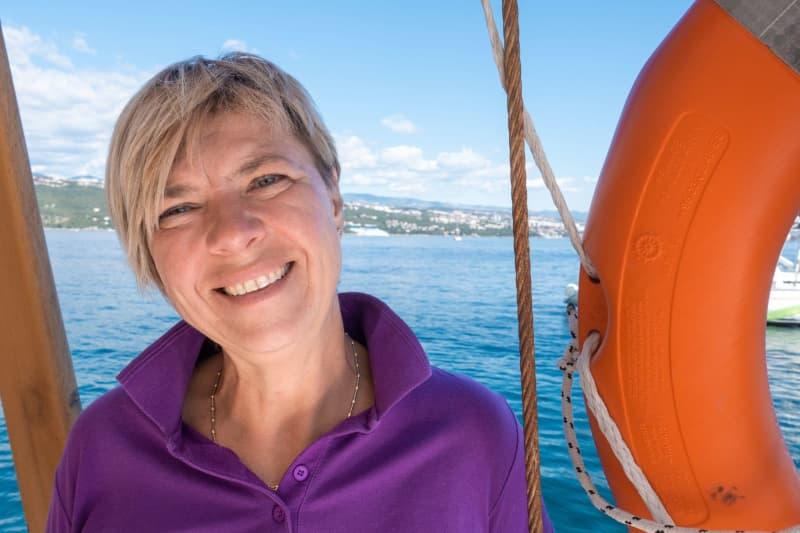 City and water guide Liliana Stipanić takes people through Opatija and beyond - here in Kvarner bay. Andreas Drouve/dpa-tmn