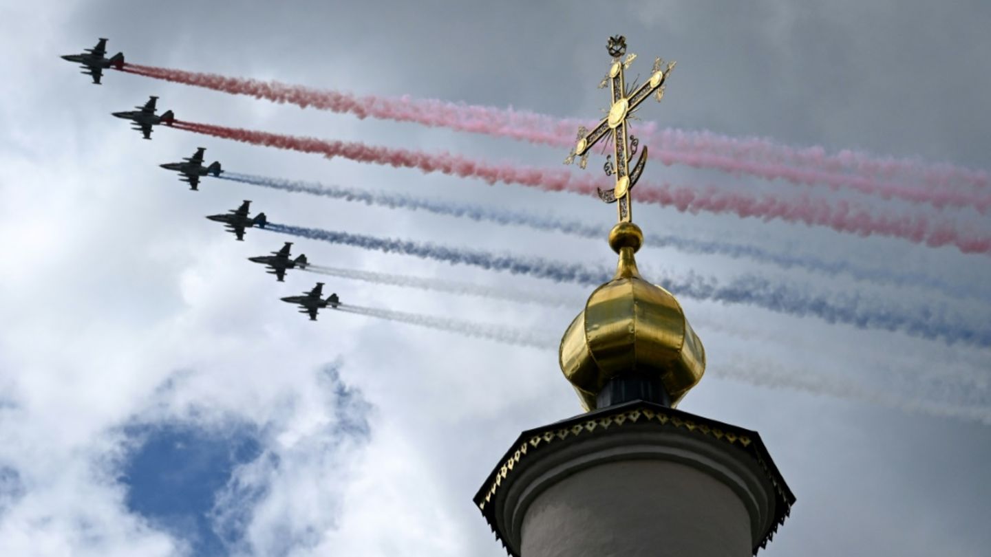 Kampfjets bei Generalprobe für Militärparade in Moskau