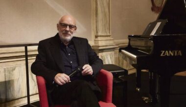Le compositeur Brian Eno dénonce la participation de Microsoft au génocide à Gaza