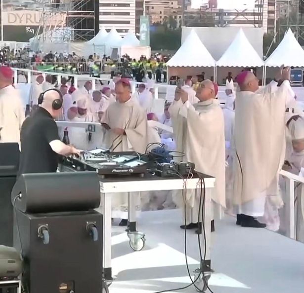 DJ 