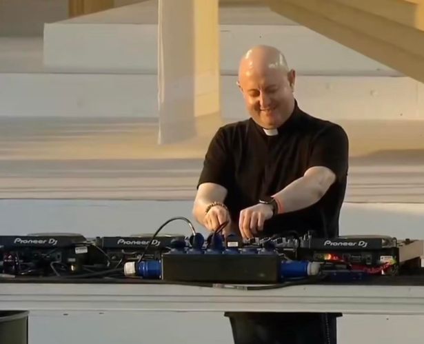 DJ