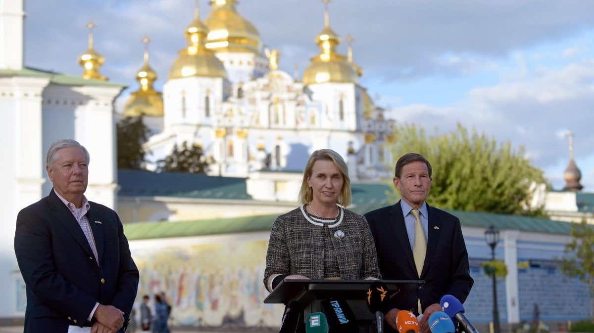 US ambassador: I quit Ukraine because Trump is ‘complicit’ with Russia