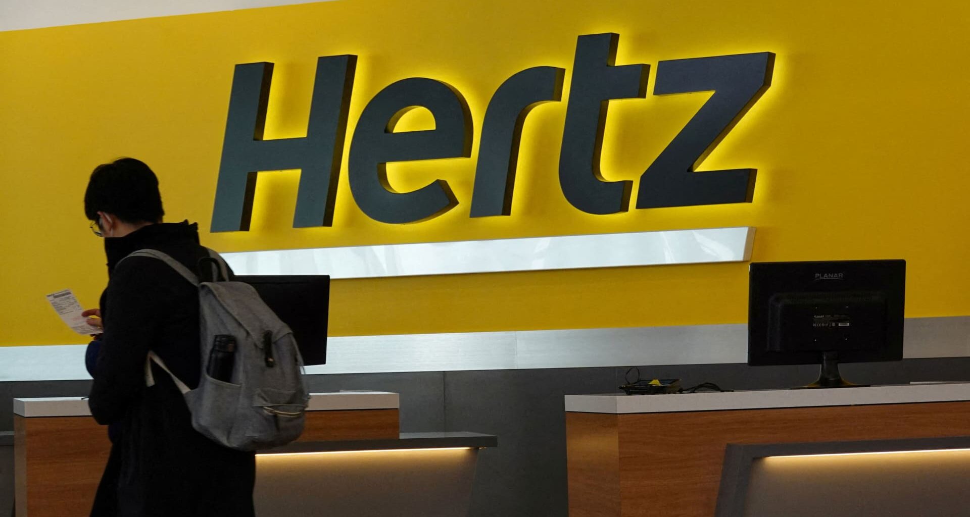 Hertz shares plummet after weak Q1, $250 million stock offering