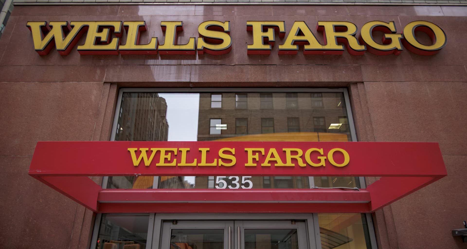 Cramer is frustrated by Friday's market — plus, good news for WFC, GS