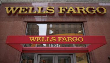 Cramer is frustrated by Friday's market — plus, good news for WFC, GS