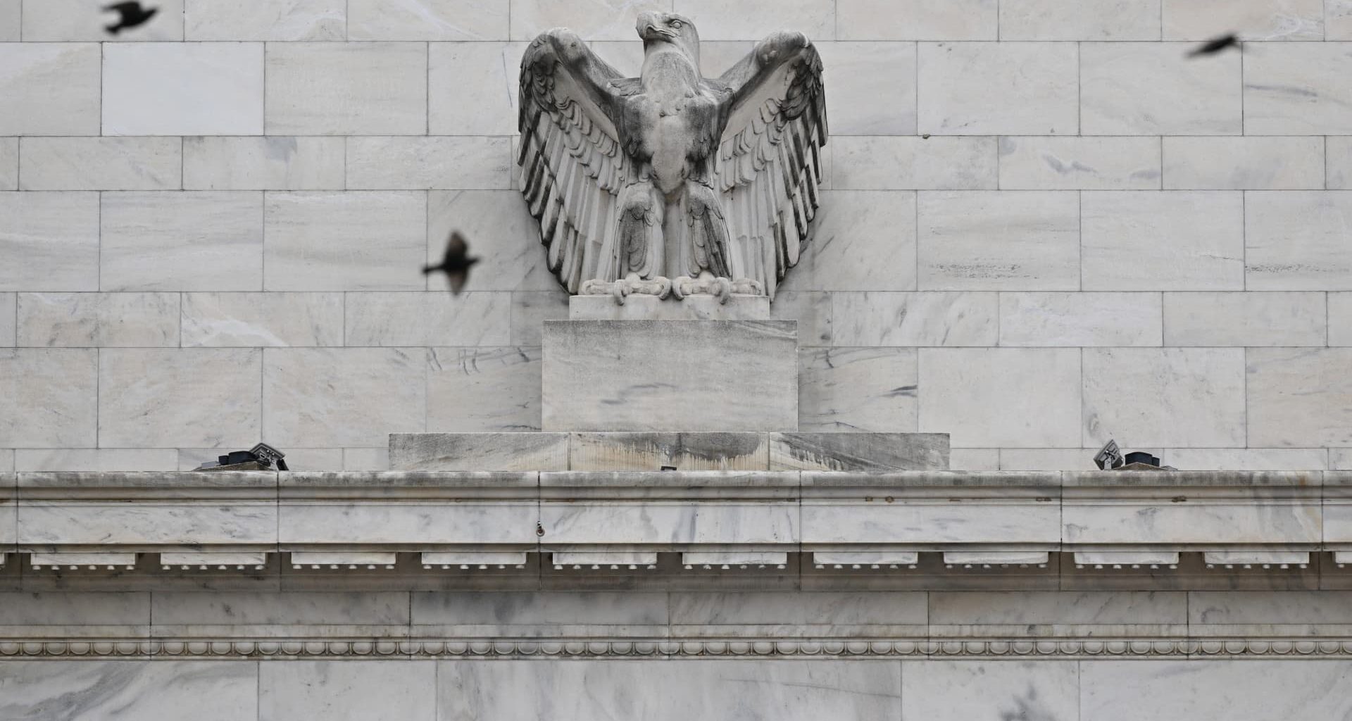 Federal Reserve will reduce staff by 10% in coming years, Powell memo says