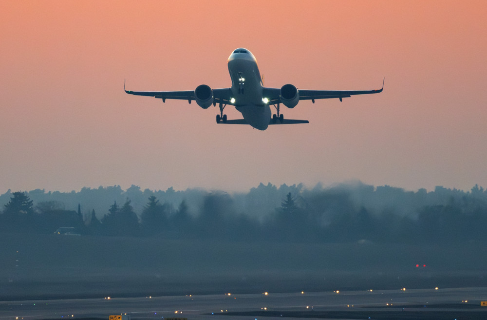 Rauch im Cockpit Englischer Billigflieger muss in Luxemburg notlanden