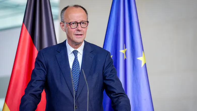 German Chancellor: Netanyahu must be able to visit Germany