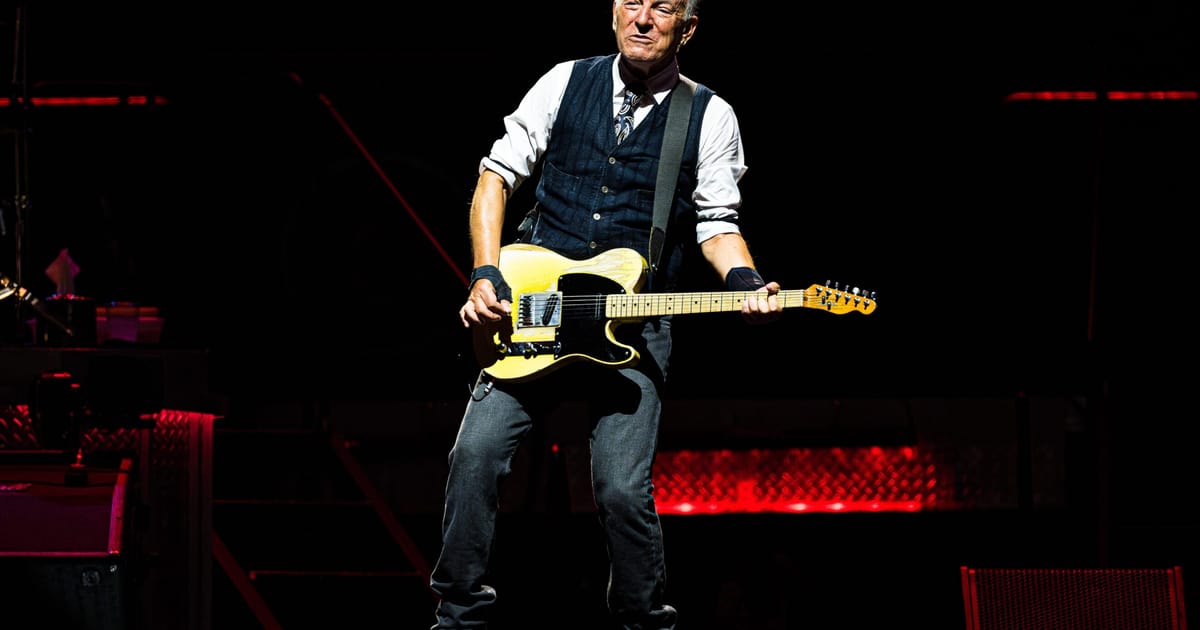 Trump wants probe into celeb endorsements as Springsteen needles president – POLITICO