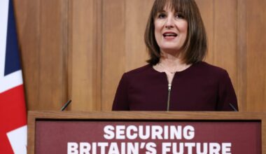 UK bets on Aussie-style pension revamp to boost ailing economy - politico.eu