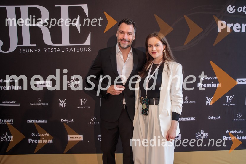 Black&White večer JRE-Slovenija: povezovanje in kulinarična odličnost