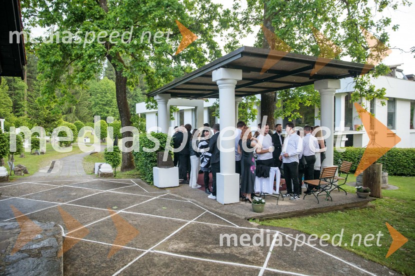 Black&White večer JRE-Slovenija: povezovanje in kulinarična odličnost