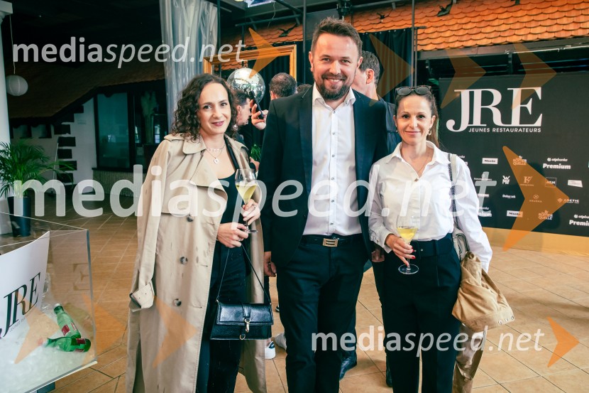 Black&White večer JRE-Slovenija: povezovanje in kulinarična odličnost