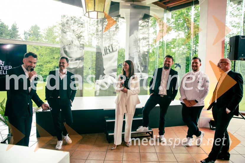 Black&White večer JRE-Slovenija: povezovanje in kulinarična odličnost