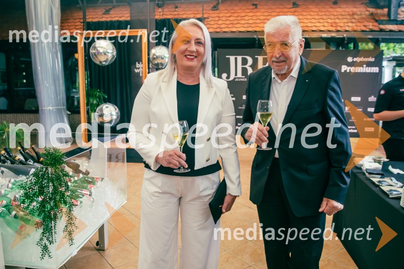 Black&White večer JRE-Slovenija: povezovanje in kulinarična odličnost
