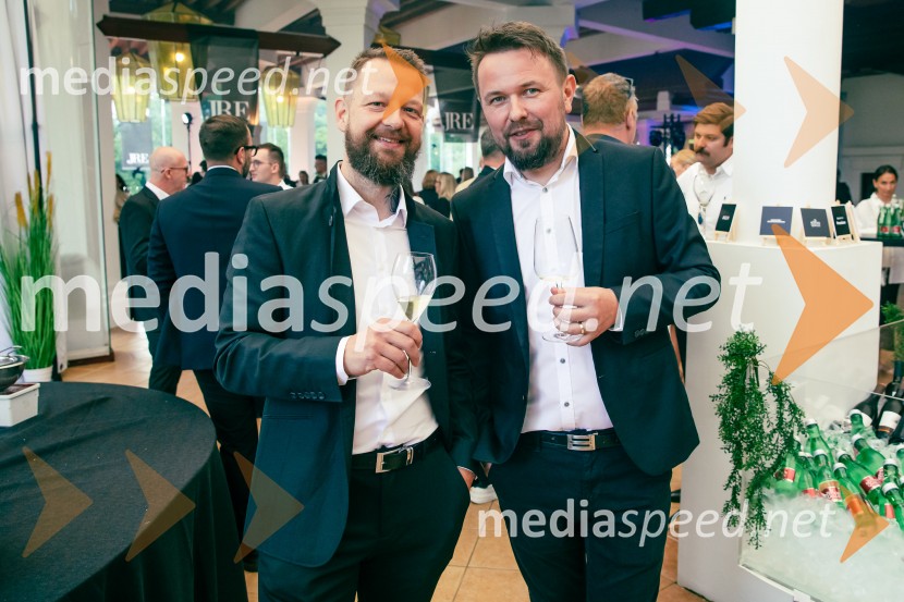 Black&White večer JRE-Slovenija: povezovanje in kulinarična odličnost