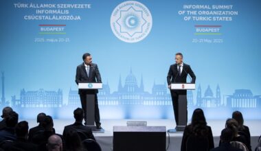 Kubanicsbek Ömüralijev és Szijjártó Péter a Türk Államok Szervezetének informális csúcstalálkozóján