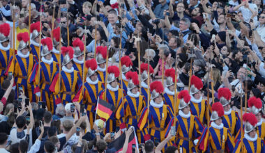Crowds in Vatican Square wait for new pope to emerge