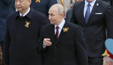 Putin andis võidupüha paraadil etenduse kamraadide keskel