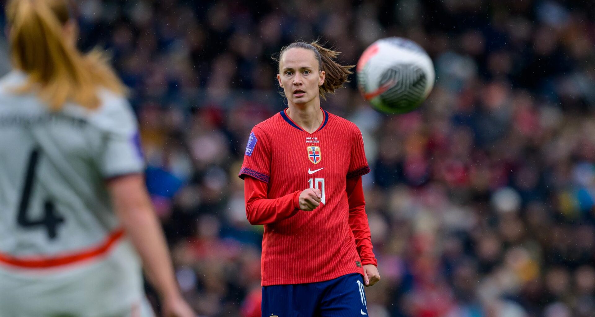 MER INVOLVERT: Mot Island i Nations League på Lerkendal stadion var det en tent og påskrudd Caroline Graham Hansen som disket opp med flere geniale pasninger og sjanser.