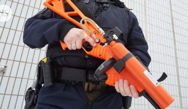 Tällainen on paineilma-ase, jota poliisi käytti Tampereella