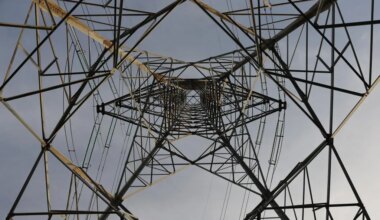 Apagón de luz en España, última hora en directo | El Gobierno pide a las empresas de energía más información sobre el apagón