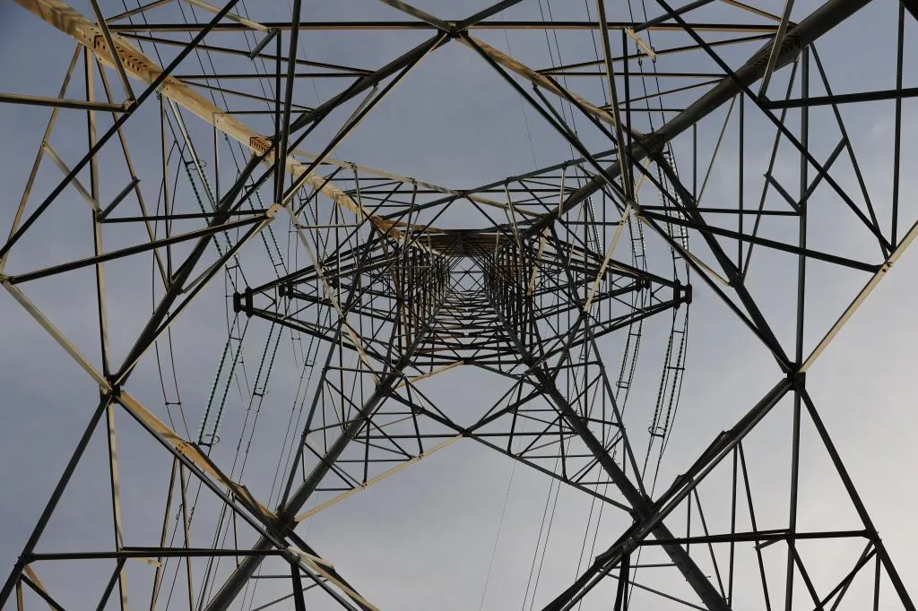 Apagón de luz en España, última hora en directo | El Gobierno pide a las empresas de energía más información sobre el apagón