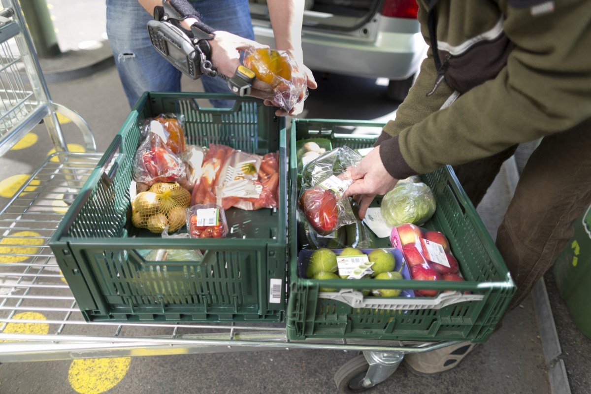 Swiss inflation rate drops to zero