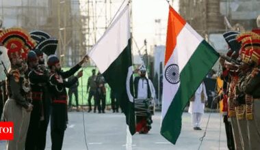 Prolonged tension to hurt Pakistan's economy: Moody's