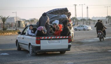 Syria civil war: Rebels set sights on Homs as Lebanon and Jordan close their borders
