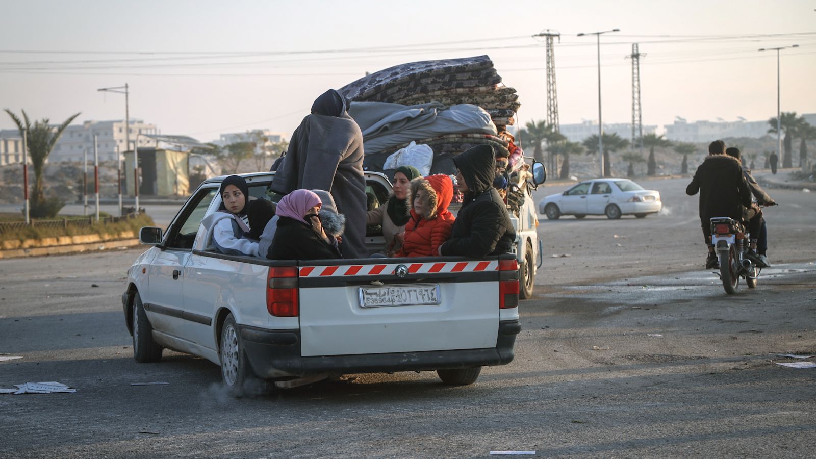 Syria civil war: Rebels set sights on Homs as Lebanon and Jordan close their borders