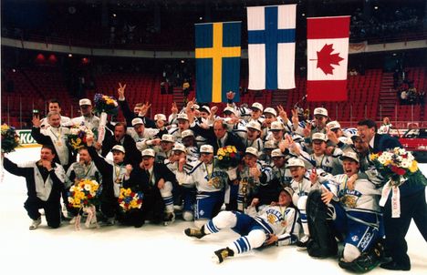 Leijonat löi Ruotsin 4–1 jääkiekon MM-kisojen finaaliottelussa Tukholman Globenissa 7. toukokuuta 1995.
