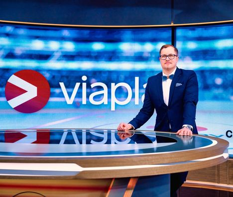 Toisena leijonaäänenä kuullaan Antti Mäkistä Viaplayn MM-lähetyksissä.