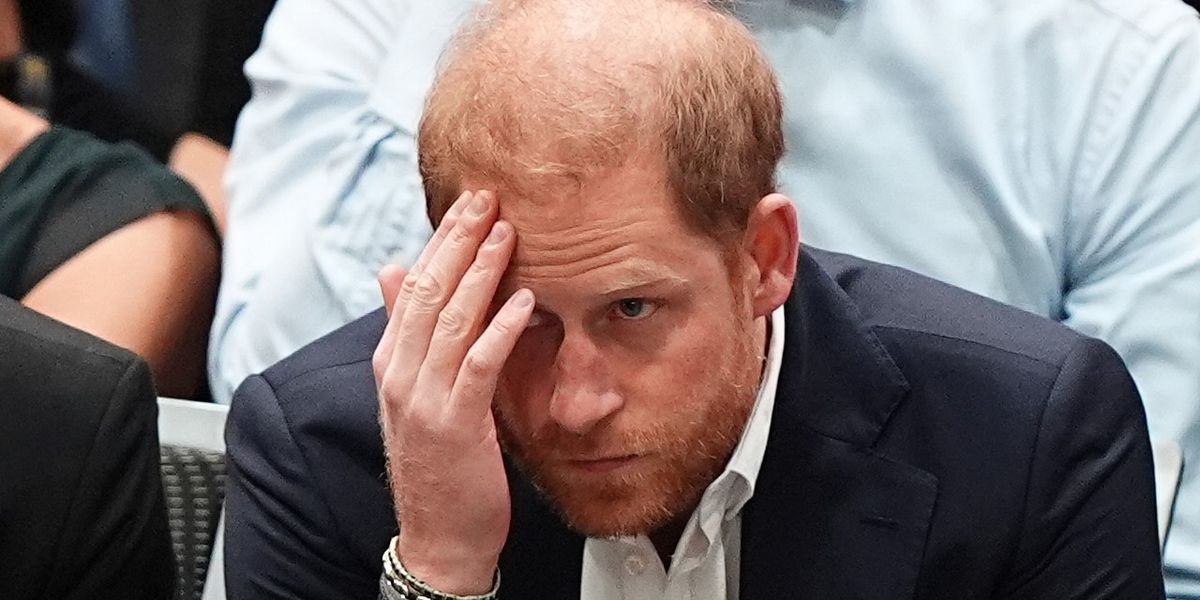 Prince Harry surprises Londoners by knocking on WRONG DOOR while 'looking for friend'