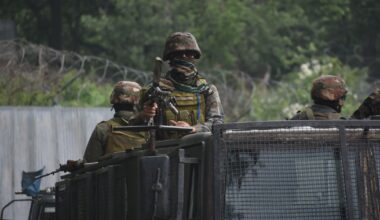 Why are India and Pakistan on the brink of war? Here's what the fighting in Kashmir is all about.