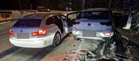 Mies kolhi vuokraamallaan autolla sivullisen autoa, jonka kyytiin uhri pakeni.