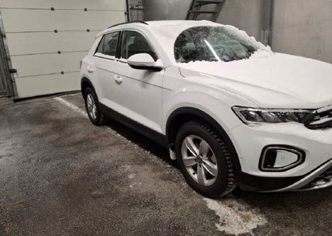 Vuokra-auto poliisin tutkittavana.