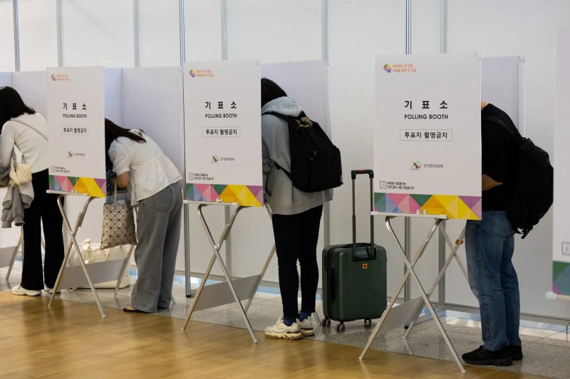 Presidential campaigns start in South Korea