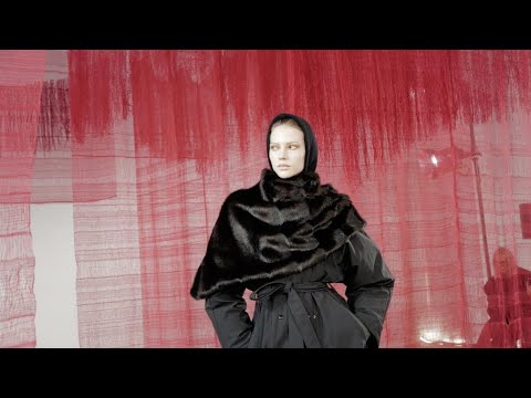 Prêt-à-porter automne-hiver 2025/2026 : l’art d’avoir toujours raison • FRANCE 24