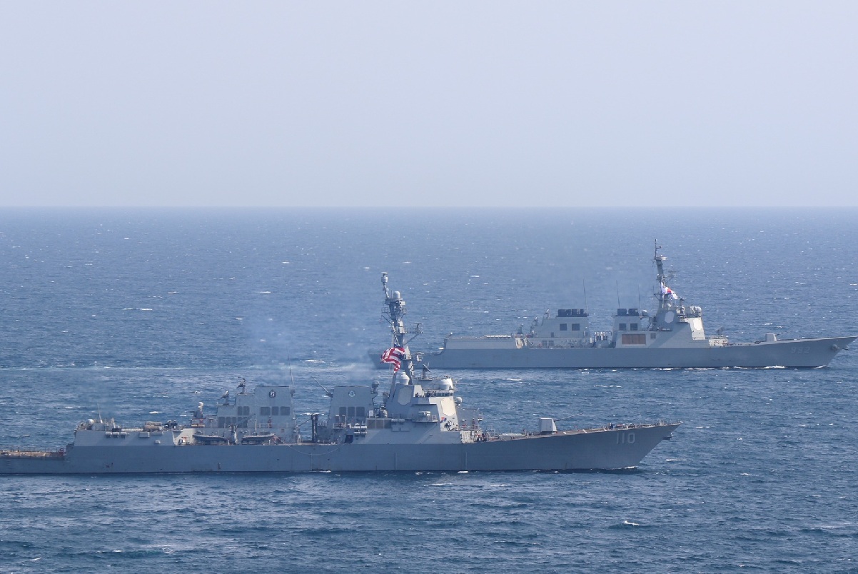 US and South Korean Navies Conduct Drill