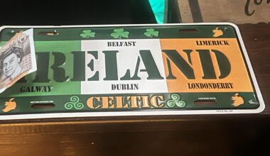 Sign in a bar in Vienna playing for both teams
