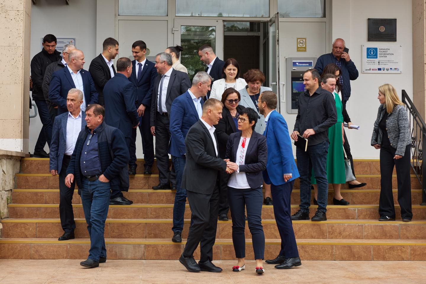 In Moldova, the European Commissioner for Enlargement seeks to reassure Eurosceptics